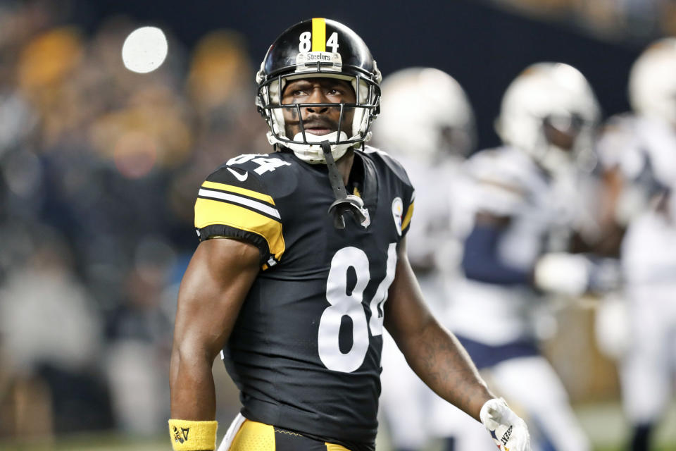 ARCHIVO - En esta foto del 2 de diciembre de 2018, Antonio Brown, receptor de los Steelers de Pittsburgh, enfrenta a los Chargers de San Diego (AP Foto/Don Wright, archivo)