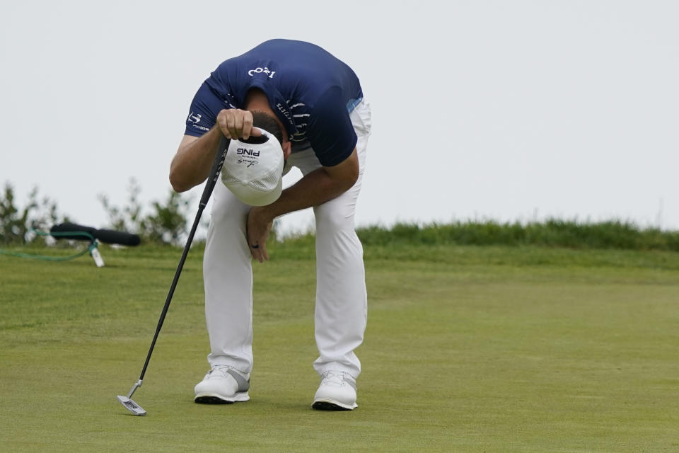 Louis Oosthuizen, of South Africa, reacts to his missed birdie putt on the sixth green during the final round of the U.S. Open Golf Championship, Sunday, June 20, 2021, at Torrey Pines Golf Course in San Diego. (AP Photo/Marcio Jose Sanchez)