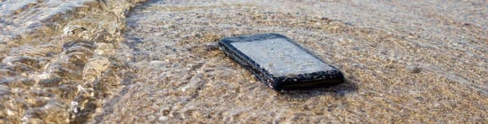 smartphone underwater at sea