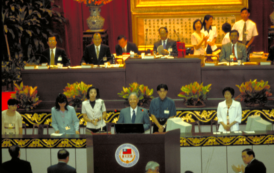 1997年，李登輝總統赴國民大會國情報告，並聽取國代國是建言，圖／擷自國家文化記憶庫官網