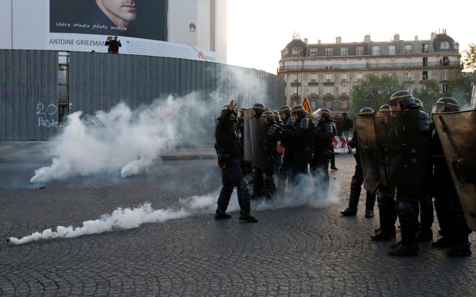 French riot police clash with demonstrators after early results in the first round of 2017 French presidential election, in Paris - Credit: Reuters