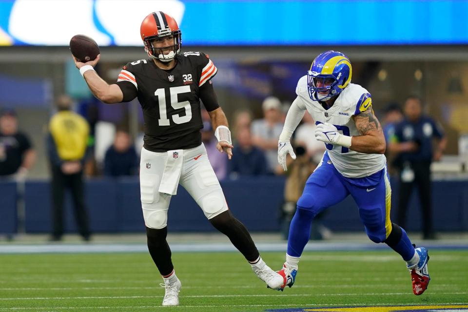 Cleveland Browns quarterback Joe Flacco (15) passes as Los Angeles Rams linebacker Michael Hoecht (97) chases Sunday in Inglewood, Calif.