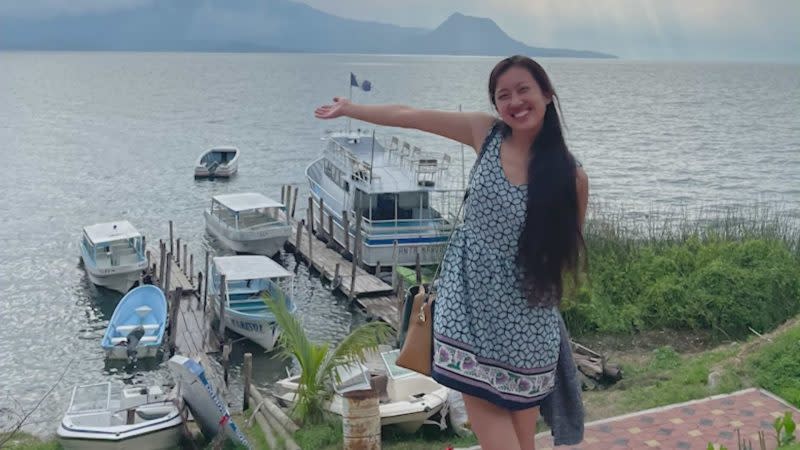 Sus seres queridos están buscando a Nancy Ng, de 29 años, una mujer de Monterey Park que desapareció el 19 de octubre de 2023 durante un retiro de yoga en el lago Atitlán, Guatemala.  (Familia Ng)
