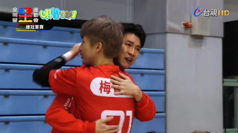 紅隊總冠軍賽輸了，江宏傑罕見在鏡頭前落下男兒淚。（圖／翻攝台視）