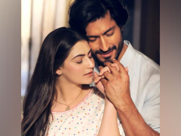 Shivaleeka Oberoi, Vidyut Jammwal in a still from 'Khuda Haafiz' (Image source: Instagram) 