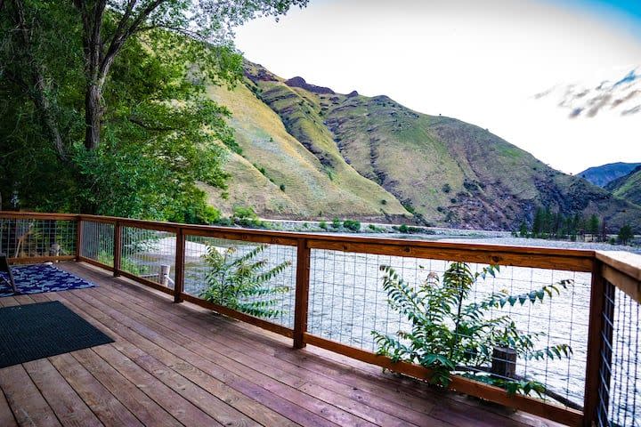 12) Cabin on the Salmon River