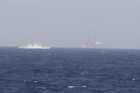 Chinese oil rig Haiyang Shi You 981 (R) is seen in the South China Sea, off the shore of Vietnam in this May 14, 2014 file photo. REUTERS/Minh Nguyen/Files