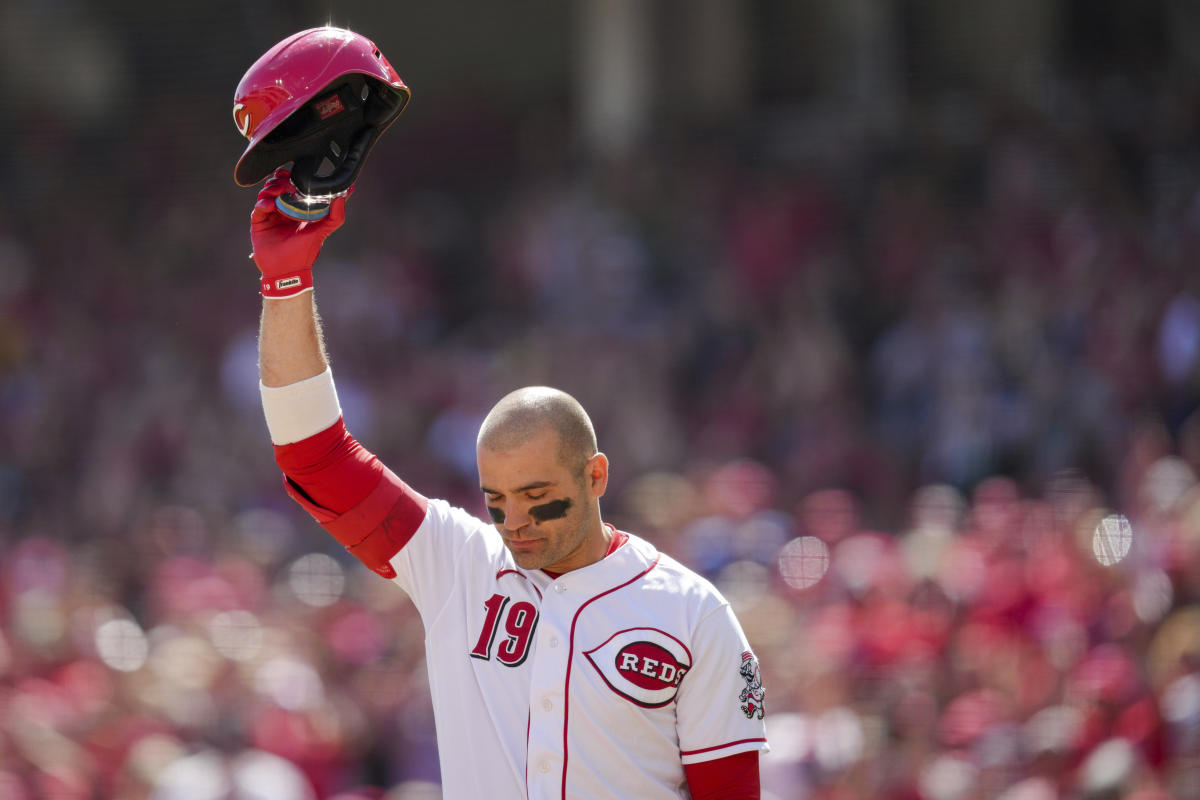 Joey Votto says he'll wait to ponder his future until the Reds