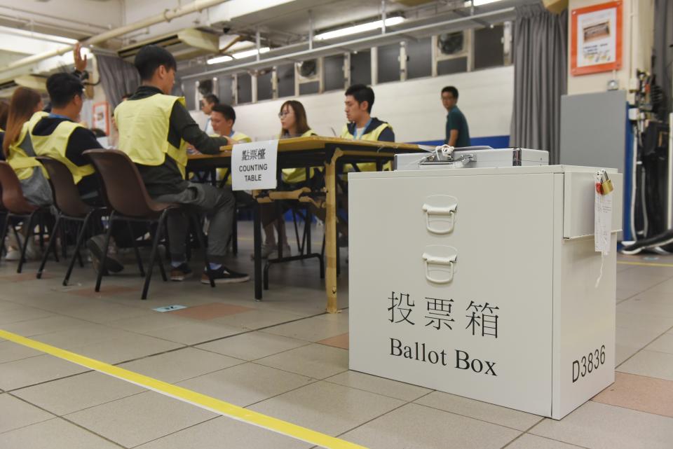 HONG KONG, CHINA - 2019/11/25: Election workers count ballots at a polling station.  Hong Kong held its district council election under a rare atmosphere of calm and peace after weeks of intense clashes at numerous universities between anti-government protesters and police which continue into its sixth month of demonstrations. (Photo by Miguel Candela/SOPA Images/LightRocket via Getty Images)