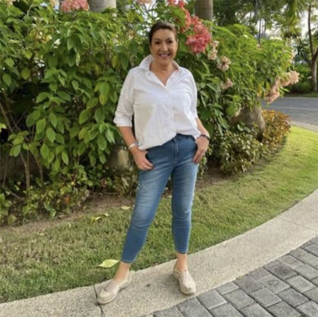 Jane McDonald in white shirt and skinny jeans