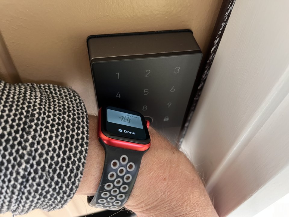 An Apple Watch is used to unlock the Aqara Smart Lock U100.