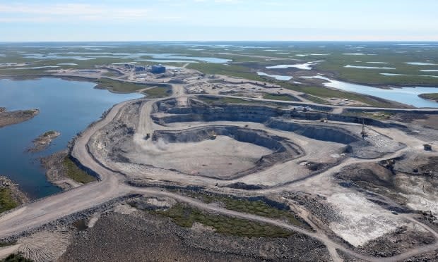 The Gahcho Kue mine, where an ongoing outbreak of COVID-19 has resulted in 19 cases of the disease. One more was announced Tuesday.  (De Beers  - image credit)