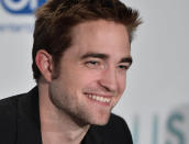 <b>Platz 7: Robert Pattinson (26,5 Millionen Dollar)</b><br><br><b>Trailer: <a href="http://de.kino.yahoo.com/blogs/filmblog/twilight-trailer-zu-breaking-dawn-teil-2-edwards-130659883.html" data-ylk="slk:“Twilight – Breaking Dawn 2”;elm:context_link;itc:0;sec:content-canvas;outcm:mb_qualified_link;_E:mb_qualified_link;ct:story;" class="link  yahoo-link"> “Twilight – Breaking Dawn 2” </a></b>