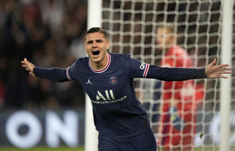 Mauro Icardi del PSG celebra el segundo gol de su equipo durante el partido de fútbol de la Ligue 1 francesa entre Paris Saint-Germain y Lyon 