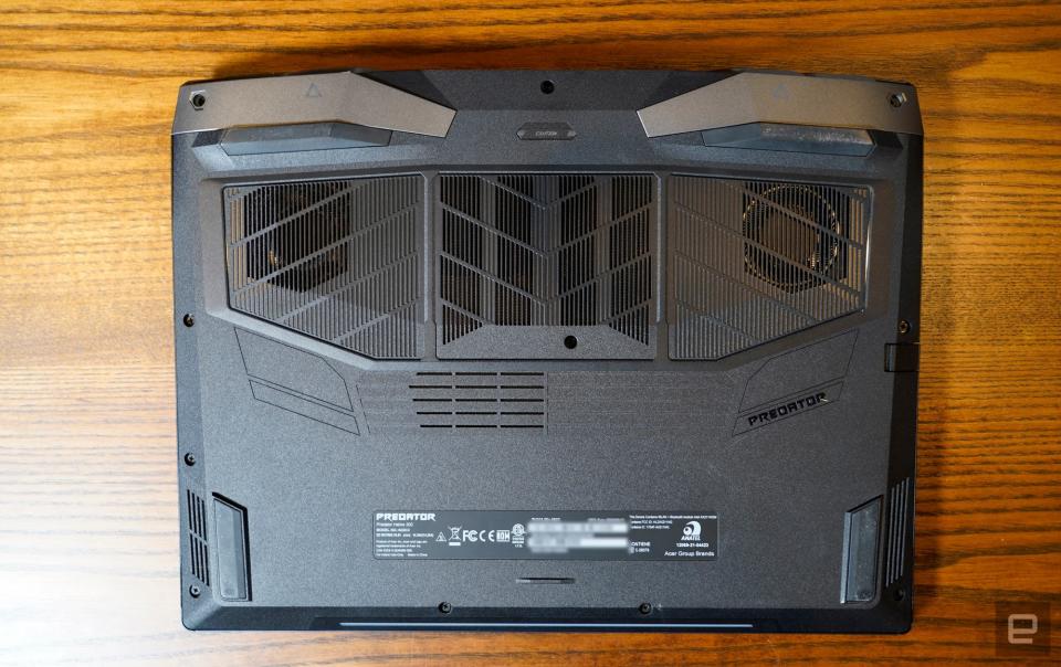 <p>Acer Predator Helios 300 SpatialLabs Edition bottom view</p>
