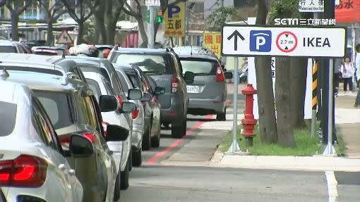 青埔商圈熱鬧恐造成週末交通問題多。