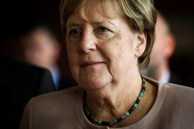 Altbundeskanzlerin Angela Merkel (CDU) ist mit der höchsten nordrhein-westfälischen Auszeichnung geehrt worden. Ministerpräsident Hendrik Wüst (CDU) verlieh Merkel in der Kölner Flora den Staatspreis des Landes Nordrhein-Westfalen.