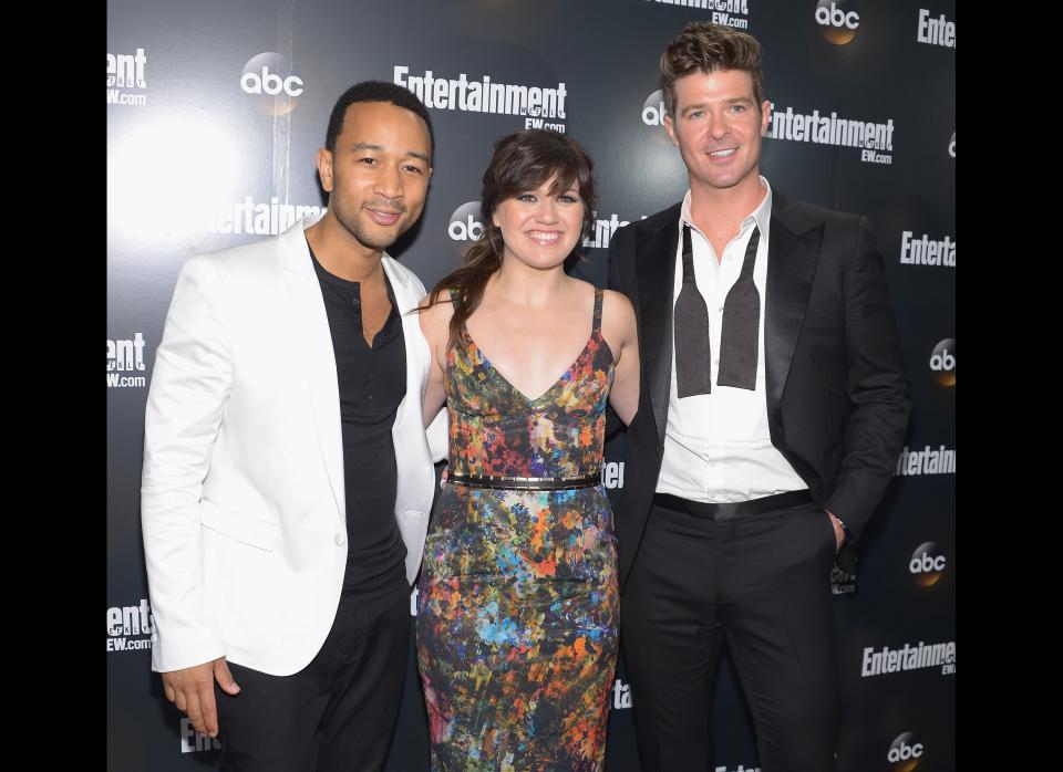 Los cantantes John Legend, Kelly Clarkson y Robin Thicke.  (Michael Loccisano/Getty Images)