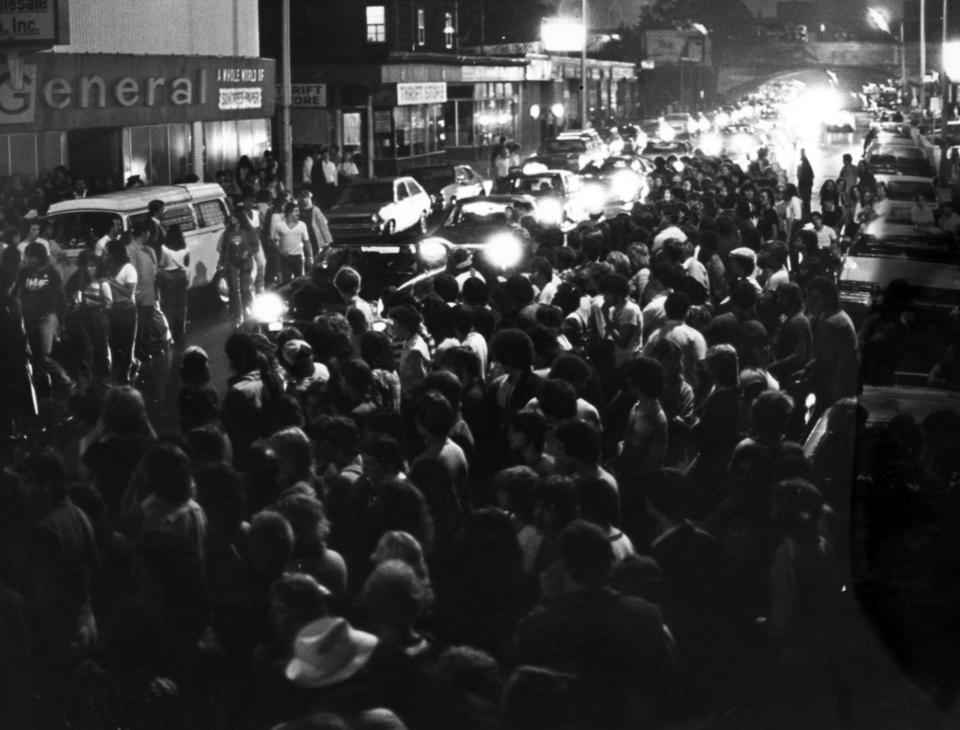 Crowds gather outside Sir Morgan’s Cove on Sept. 14, 1981, the night of the infamous Rolling Stones concert.