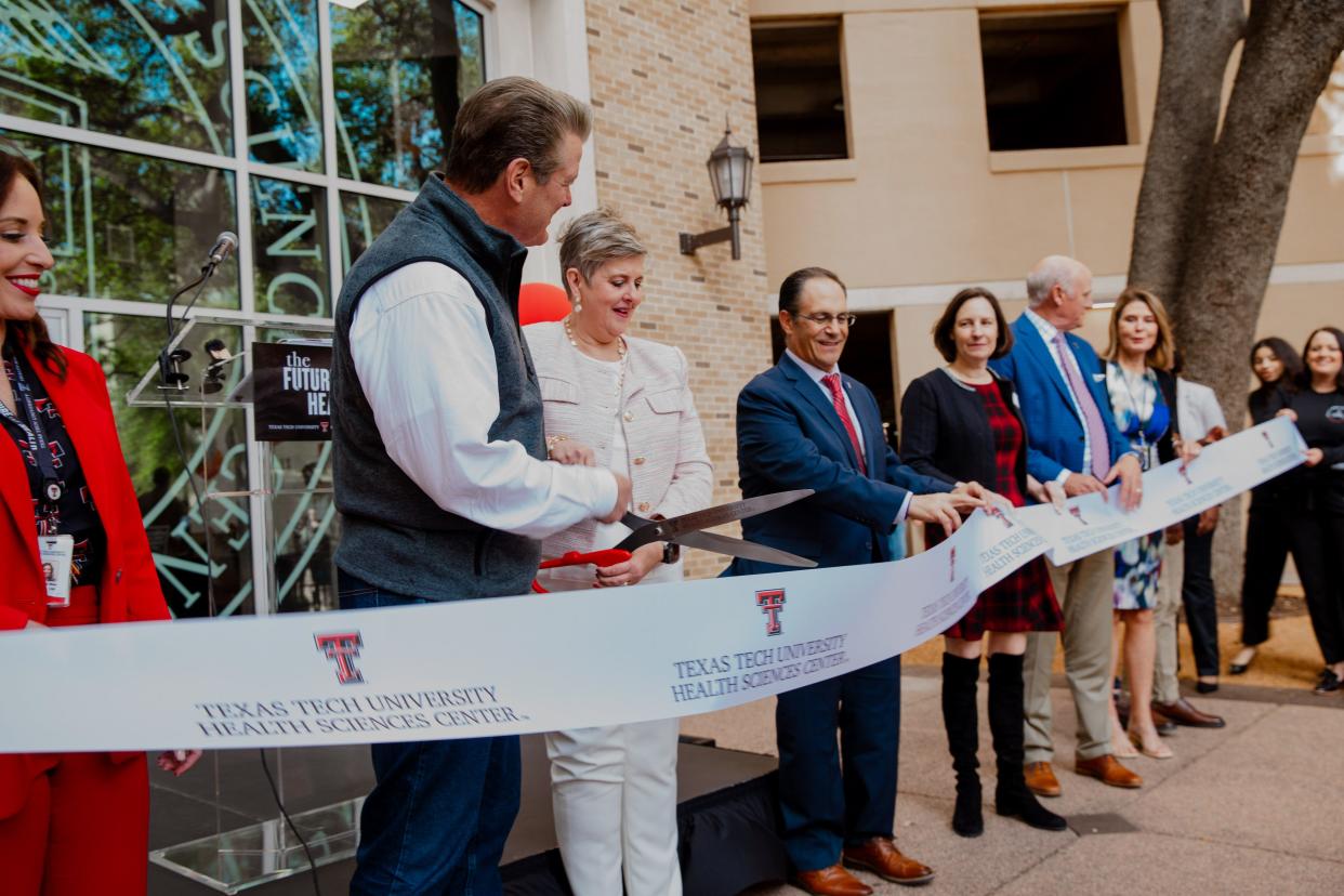 Texas Tech University Health Sciences Center (TTUHSC) hosted a Dallas Ribbon Cutting and Celebration on March 20. The TTUHSC Dallas campus is home to the Jerry H. Hodge School of Pharmacy and the Laura W. Bush Institute for Women’s Health and provides resources for multiple programs within the School of Nursing.