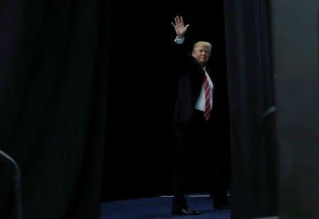 Republican presidential nominee Donald Trump waves to supporters at a campaign rally in Manheim, Pennsylvania, U.S., October 1, 2016. REUTERS/Mike Segar