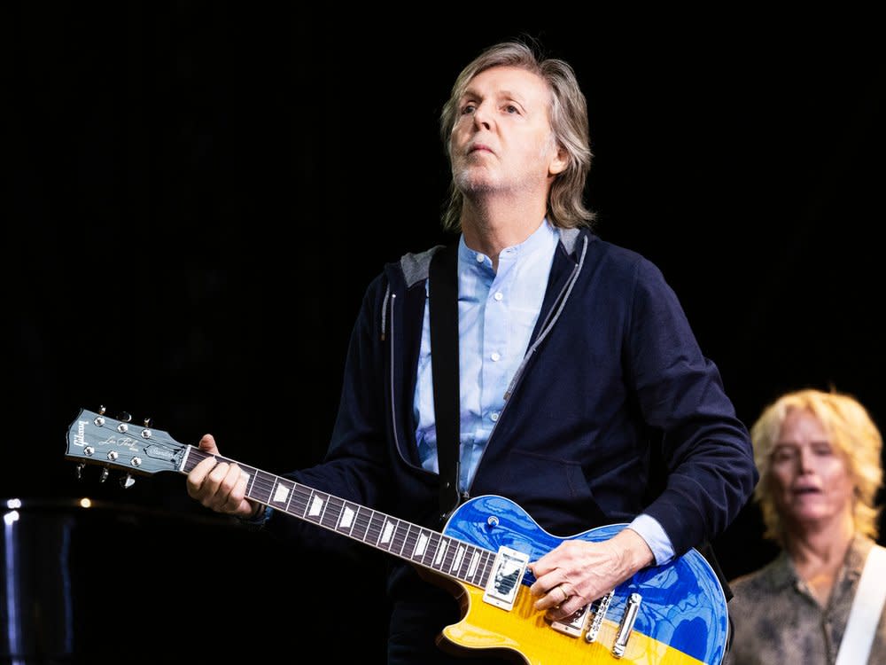Ex-Beatle Paul McCartney spielte die nun versteigerte Gitarre auf seiner diesjährigen Sommer-Tour. (Bild: Gibson/MJ Kim)