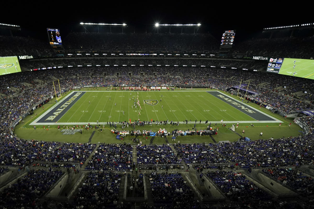 Patrick Mahomes' Brother Jackson Dumps Water on Ravens Fan