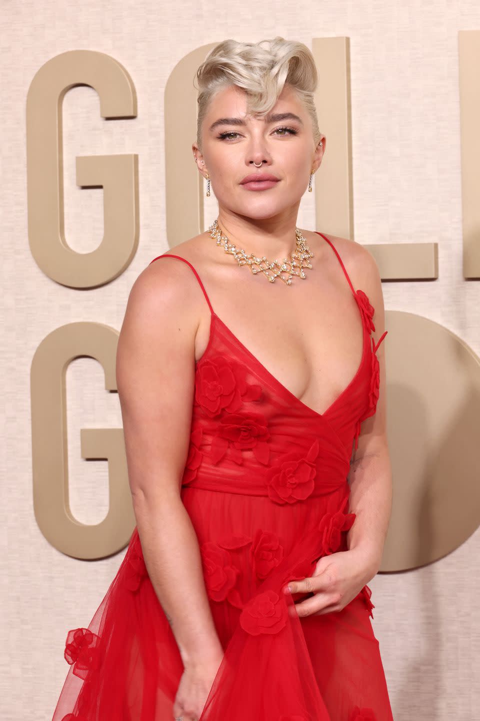 beverly hills, california january 07 florence pugh attends the 81st annual golden globe awards at the beverly hilton on january 07, 2024 in beverly hills, california photo by amy sussmangetty images