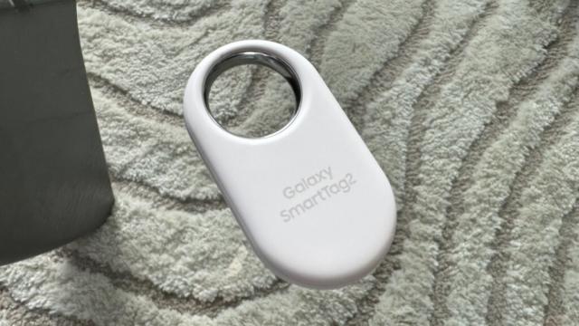 SmartTag 2 : Samsung lance un concurrent du AirTag avec un design bien  pratique