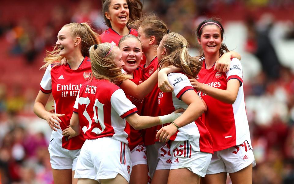 Arsenal celebrate Freya Jupp's winner - GETTY IMAGES EUROPE