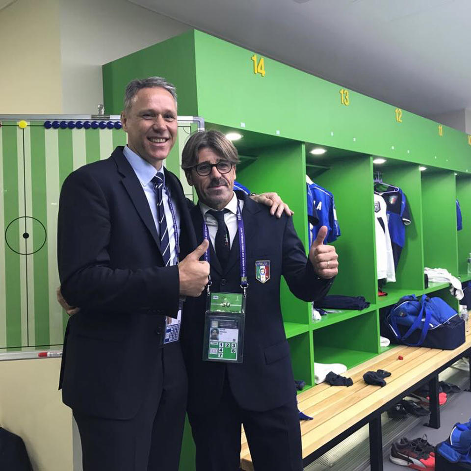 <p>A sus 53 años, Marco van Basten, uno de los mejores delanteros de la historia del fútbol y mundialista con su selección de Holanda es uno de los exfutbolistas más activos en el mundo deportivo de alto nivel. El holandés es Director de Desarrollo Técnico de la FIFA y además ha estado muy envuelto en conversaciones con el Concejo Europeo luchando por mayores protecciones para los atletas. <a rel="nofollow noopener" href="https://www.instagram.com/marcovanbasten/?hl=en" target="_blank" data-ylk="slk:Fotos: Marco van Basten/Instagram;elm:context_link;itc:0;sec:content-canvas" class="link ">Fotos: Marco van Basten/Instagram</a> </p>