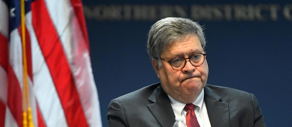 À la mi-journée, mardi, Bill Barr a été aperçu à la Maison-Blanche, et de nombreux commentateurs spéculaient sur son possible départ du gouvernement.
