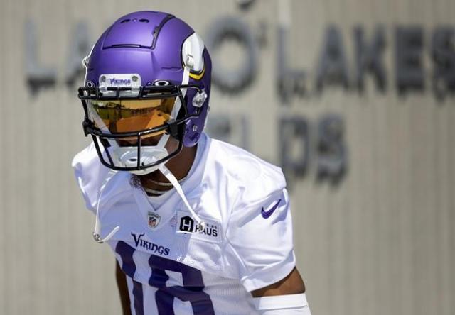 Should the Minnesota Vikings Adopt an Alternate Helmet? 