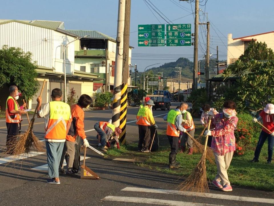 南市連兩年登革熱本土零病例，新的一年，社區持續各項登革熱防治打掃孳清，再拚佳績。 （衛生局提供）