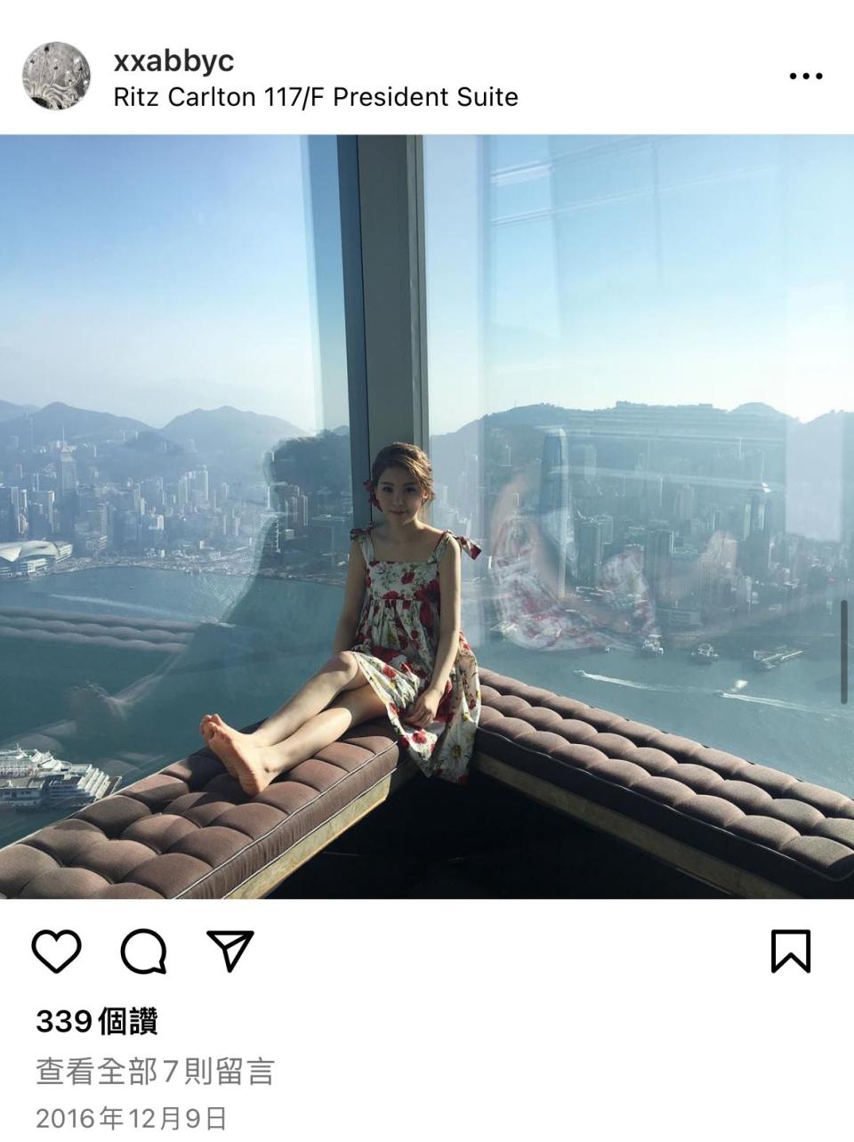 現時翻查蔡天鳳的 Instagram 帳戶，發現她在 2016 年 12 月 9 日，即跟譚仔「太子爺」Chris 結婚當日，上載了一張身處麗思卡爾頓酒店的照片。該相片亦是她在 Instagram 的首張露面照。