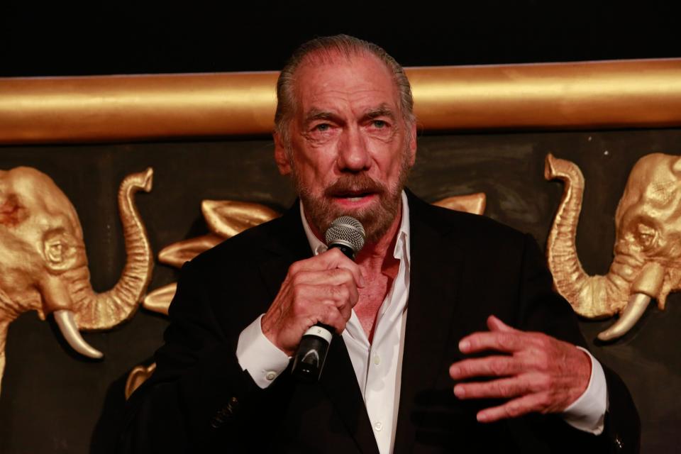 <p>John Paul Jones DeJoria ist ein amerikanischer Unternehmer, der am besten als Mitbegründer der Haarpflegeprodukte Paul Mitchell bekannt ist. Er kaufte allerdings zusammen mit seinem Partner Martin Crowley 1989 auch die Markenrechte für die Patrón Spirits Company. Mittlerweile hat Patrón Tequila sich einen Ruf als teures, kultiviertes Getränk erworben, das in der Popkultur häufig erwähnt wird. (Canadian Press) </p>