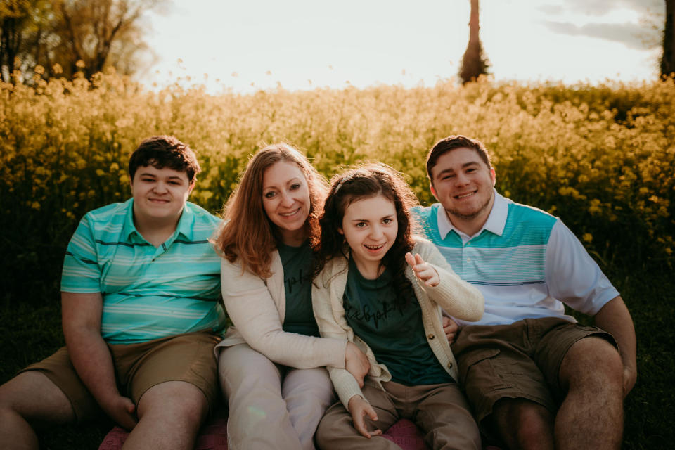 IMAGE: Jennifer Clatterbuck with her three children (Allison Chadock Photography)