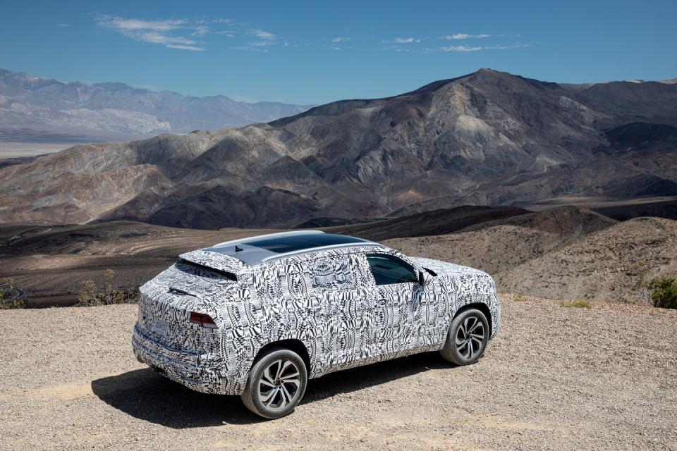 <p>2020 Volkswagen Atlas Cross Sport prototype</p>