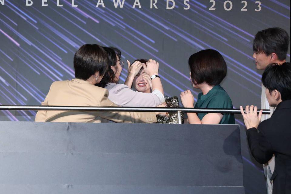 第58屆金鐘獎入圍記者會，Lulu撞到頭（圖／非凡娛樂）