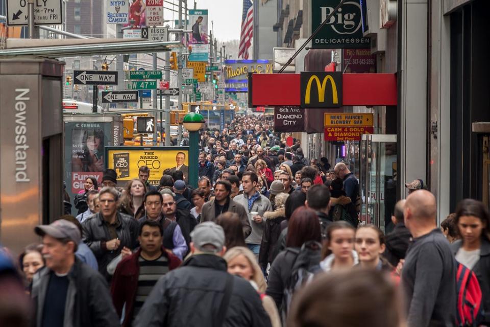 new york city street crowded people