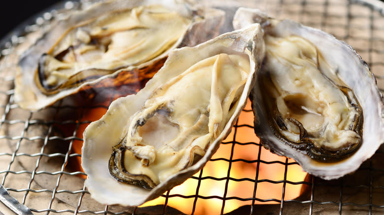 Grilling oysters