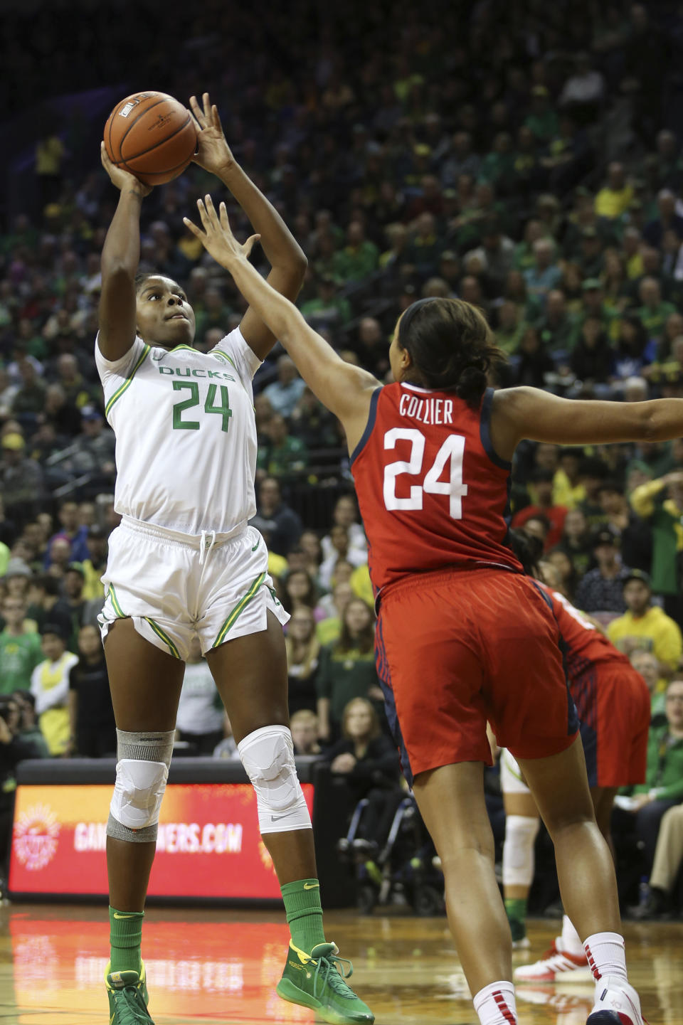Oregon's Ruthy Hebard, left, shoots over United States' Napheesa Collier during the first half of an exhibition basketball game in Eugene, Ore., Saturday, Nov. 9, 2019. (AP Photo/Chris Pietsch)