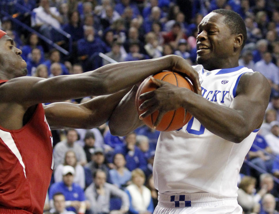 Kentucky's Julius Randle, right, and Arkansas' Bobby Portis try to get control of the ball during the first half of an NCAA college basketball game Thursday, Feb. 27, 2014, in Lexington, Ky. (AP Photo/James Crisp)