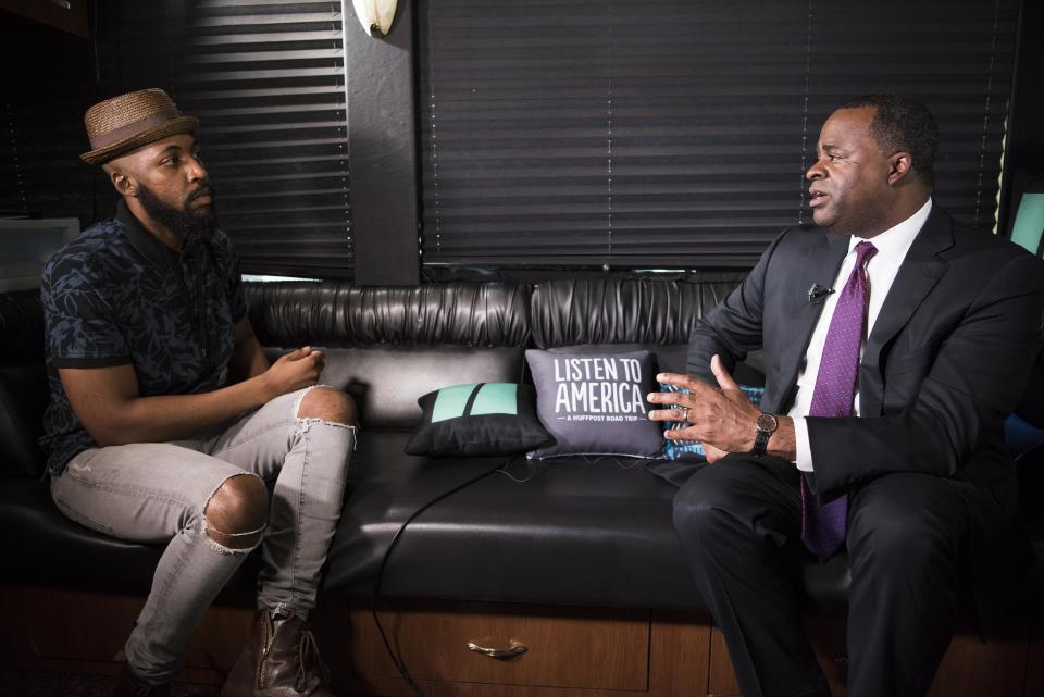 Ja'han Jones interviews Atlanta Mayor Kasim Reed&nbsp;on the HuffPost bus.