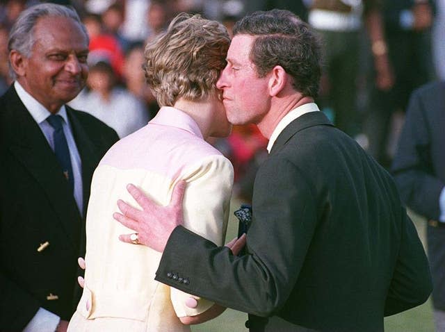 PRINCE AND PRINCESS OF WALES KISS