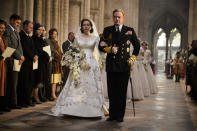 <p>Une scène du mariage d’Elisabeth II et du prince Philip dans « The Crown ».</p><br><br><a href="https://www.elle.fr/Loisirs/Evasion/The-Crown-ou-se-trouvent-les-lieux-de-tournage-de-la-serie-Netflix#xtor=AL-541" rel="nofollow noopener" target="_blank" data-ylk="slk:Voir la suite des photos sur ELLE.fr" class="link ">Voir la suite des photos sur ELLE.fr</a><br><h3> A lire aussi </h3><ul><li><a href="https://www.elle.fr/Loisirs/Series/Series-automne-2022-a-ne-pas-manquer#xtor=AL-541" rel="nofollow noopener" target="_blank" data-ylk="slk:The Crown, Mercredi, The Bear… : les séries de l’automne 2022 à ne pas manquer" class="link ">The Crown, Mercredi, The Bear… : les séries de l’automne 2022 à ne pas manquer</a></li><li><a href="https://www.elle.fr/Loisirs/Cinema/News/Mort-d-Elisabeth-II-ce-qui-va-changer-pour-James-Bond-dans-les-prochains-films-4059201#xtor=AL-541" rel="nofollow noopener" target="_blank" data-ylk="slk:Mort d’Elisabeth II : ce qui va changer pour James Bond dans les prochains films" class="link ">Mort d’Elisabeth II : ce qui va changer pour James Bond dans les prochains films</a></li><li><a href="https://www.elle.fr/Loisirs/Series/Mort-d-Elisabeth-II-les-reactions-des-actrices-qui-l-ont-incarnee-a-l-ecran-4050665#xtor=AL-541" rel="nofollow noopener" target="_blank" data-ylk="slk:Mort d’Elisabeth II : les réactions des actrices qui l’ont incarnée à l’écran" class="link ">Mort d’Elisabeth II : les réactions des actrices qui l’ont incarnée à l’écran </a></li><li><a href="https://www.elle.fr/Loisirs/Evasion/Les-plus-belles-photos-de-Lady-Di-en-voyage#xtor=AL-541" rel="nofollow noopener" target="_blank" data-ylk="slk:Les plus belles photos de Lady Di en voyage" class="link ">Les plus belles photos de Lady Di en voyage</a></li><li><a href="https://www.elle.fr/Astro/Horoscope/Quotidien#xtor=AL-541" rel="nofollow noopener" target="_blank" data-ylk="slk:Consultez votre horoscope sur ELLE" class="link ">Consultez votre horoscope sur ELLE</a></li></ul>