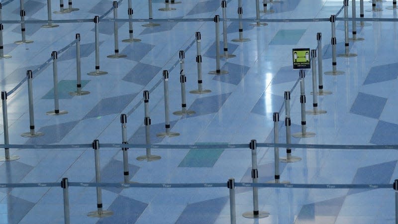 The floor at Haneda Airport - Photo: Kim Kyung-Hoon (Reuters)