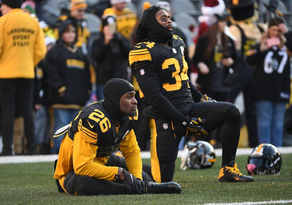 PITTSBURGH, PA - DECEMBER 25:  Le'Veon Bell #26 of the Pittsburgh Steelers and DeAngelo Williams #34 stretch during warmups before the game against the Baltimore Ravens at Heinz Field on December 25, 2016 in Pittsburgh, Pennsylvania. (Photo by Justin Berl/Getty Images)