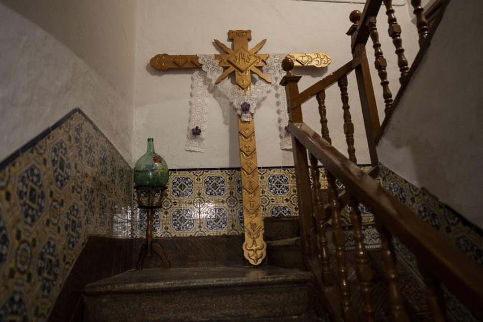 A cross carried by a member of the "Penitencia de los Apóstoles y Discípulos de Jesús" Catholic brotherhood is stored on a house before a Holy Week procession in the southern city of Alcala la Real, Spain, Thursday, March 28, 2024. (AP Photo/Bernat Armangue)