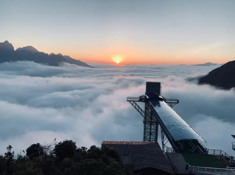 Puente de cristal inferior en Sapa, Vietnam.  (foto: Klook SG)